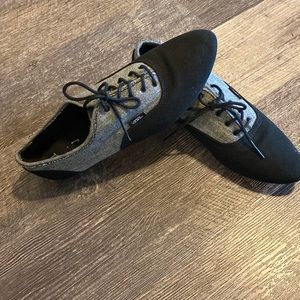 Vans Oxford pointed toed.